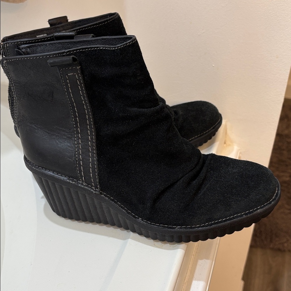 Bionica Wedge Booties Black Suede Woman’s Size 9M